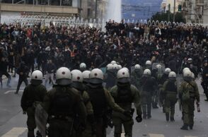 Επεισόδια στις συγκεντρώσεις για τα Τέμπη - Η τελευταία ενημέρωση από την ΕΛΑΣ - 125 προσαγωγές εκ των οποίων 57 συλλήψεις στην Αθήνα