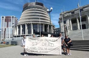 Συγκεντρώσεις για τα Τέμπη στο εξωτερικό: «Δεν έχω οξυγόνο» σε πόλεις του κόσμου και προγραμματισμένες εκδηλώσεις μνήμης - Πορεία φοιτητών στο Βελιγράδι. 