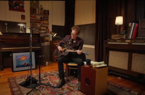 Τομ Γουέιτς: Αφηγείται τις ιστορίες των Αμερικανών αστέγων μέσω ντοκιμαντέρ της ιταλικής τηλεόρασης