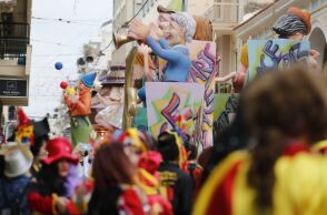 Πατρινό καρναβάλι 2025: Δύο μεγάλες παρελάσεις και 55.000 καρναβαλιστές στους δρόμους