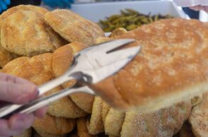 Καθαρά Δευτέρα: Σε τι τιμή θα αγοράσουμε τη λαγάνα φέτος