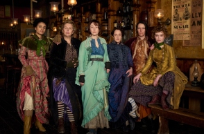 A Thousand Blows: Εντυπώσεις από τη νέα τηλεοπτική σειρά που σκηνοθετεί ο Steven Knight, δημιουργός του Peaky Blinders.