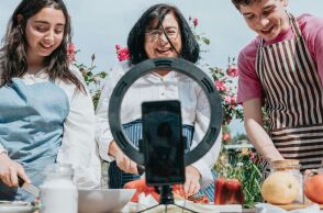 Όταν το Tik Tok αποφασίζει ποιο σουβλάκι θα προτιμήσω