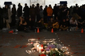 Συγκέντρωση έξω από τη Βουλή για τα Τέμπη