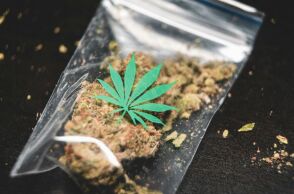 Θεσσαλονίκη: Μίνι μάρκετ πουλούσε συνθετική κάνναβη - Τέσσερις συλλήψεις, αναζητείται ο ιδιοκτήτης - Τα ευρήματα της ΕΛ.ΑΣ.