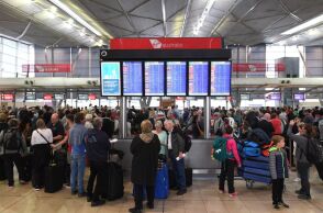 Αυστραλία: Ένας ένοπλος 17χρονος επιβιβάστηκε σε αεροσκάφος, επιβάτες τον ακινητοποίησαν - Τέθηκε υπό κράτηση - Φαίνεται πως ενήργησε μόνος