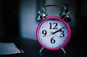 Αλλαγή ώρας 2025: Πότε γυρίζουμε τα ρολόγια μας μια ώρα μπροστά