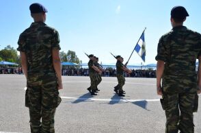 Ένοπλες Δυνάμεις: Τις υπουργικές αποφάσεις για τις προκηρύξεις πρόσληψης 2.000 επαγγελματιών οπλιτών υπέγραψε ο Νίκος Δένδιας