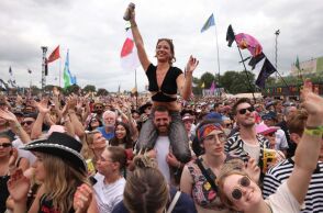 Τα ονόματα του φεστιβάλ Γκλάστονμπερι 2025: 1975, Νιλ Γιανγκ, Ολίβια Ροντρίγκο - Στη σκηνή και η Charli XCX - Πρώτες εμφανίσεις από Αλάνις Μορισέτ και Doechii