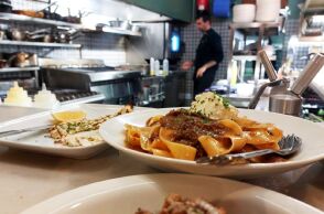 7 εστιατόρια που μας αρέσει να τρώμε στην μπάρα τους