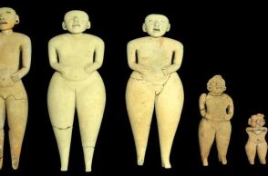 Αρχαιολόγοι ανακάλυψαν αρχαίες πήλινες μαριονέτες που μοιάζουν με σύγχρονες κούκλες