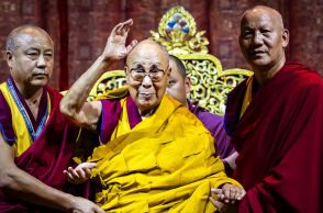 Για πρώτη φορά ο Δαλάι Λάμα ορίζει ρητά ότι ο διάδοχός του θα γεννηθεί στον «ελεύθερο κόσμο» - Ο πνευματικός ηγέτης του Θιβέτ κλιμακώνει τη διαμάχη με την Κίνα