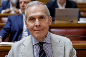 Ανακοινώθηκε ο ανασχηματισμός της κυβέρνησης - Ο Θανάσης Δαβάκης υφυπουργός Άμυνας - Το βιογραφικό του βουλευτή Λακωνίας