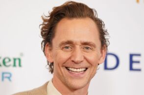 Πρώτο teaser για το The Life of Chuck με πρωταγωνιστή τον Τομ Χίντλεστον - Η νουβέλα του Στίβεν Κινγκ μεταφέρεται στην οθόνη από τον Μάικ Φλάναγκαν