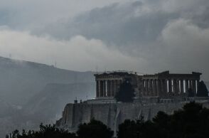 Ο καιρός τη Δευτέρα 17 Μαρτίου - Πέφτει η θερμοκρασία - Τοπικές βροχές και καταιγίδες - Αναλυτική πρόγνωση από το meteo και την ΕΜΥ