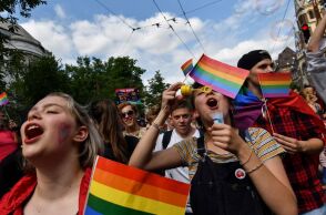 Ουγγαρία: Το κυβερνών κόμμα του Βίκτορ Όρμπαν κατέθεσε νομοσχέδιο για την απαγόρευση της Παρέλασης Υπερηφάνειας από τις κοινότητες ΛΟΑΤΚΙ+