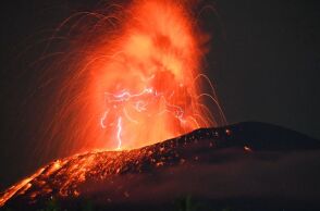 Ινδονησία: Εξερράγη το ηφαίστειο Λεβοτόμπι - Εκτόξευσε τέφρα σε ύψος 8 χιλιομέτρων