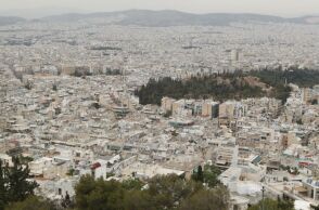 Ανεβαίνει η θερμοκρασία την Κυριακή - Πού θα έχει σκόνη σκόνη και λασποβροχές