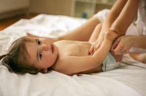 Παιδί που εξετάζεται από γιατρό