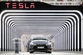 Η Tesla χάνει έδαφος στην Ευρώπη - Η πτώση των πωλήσεων της αυτοκινητοβιομηχανίας του Έλον Μασκ αγγίζει το 45% - Η κινεζική BYD την ξεπερνά σε έσοδα