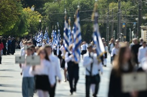 Μαθητές παρελαύνουν στην Αθήνα 