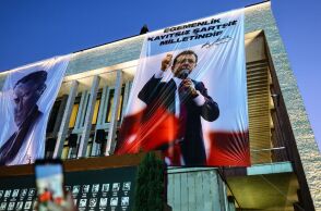 Κομισιόν για σύλληψη Ιμάμογλου: «Ερωτήματα σχετικά με την πρόσδεση της Τουρκίας στη μακρόχρονη δημοκρατική της παράδοση»