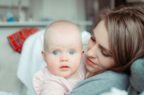 Πρόταση για αυτόματη απόδοση του επωνύμου της μητέρας στα μωρά προκαλεί αντιδράσεις στην Ιταλία - Πολιτικός κάνει λόγο για «αντιστάθμιση μιας ιστορικής αδικίας»