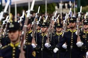 Σήμερα οι ανακοινώσεις Δένδια για τις αυξήσεις στους ένστολους - To νέο μισθολόγιο