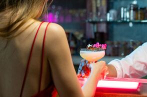 Διαχειριστές μπαρ ερευνώνται για σεξουαλική κακοποίηση 41 γυναικών στο Βέλγιο - Έριχναν ναρκωτικά στα ποτά των θυμάτων, σύμφωνα με τους εισαγγελείς 