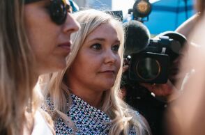 Βιρτζίνια Τζουφρέ: «Μου απομένουν τέσσερις μέρες ζωής», δηλώνει η γυναίκα που κατηγόρησε τον πρίγκιπα Άντριου και τον Τζέφρι Έπσταϊν για κακοποίηση 