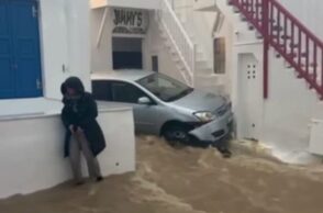 Αυτοκίνητο παρασύρθηκε από τα νερά στα Ματογιάννια