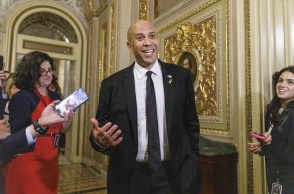 Ο Κόρι Μπούκερ σε δηλώσεις του σε δημοσιογράφους μετά τη μαραθώνια ομιλία στη Γερουσία