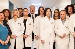 Ομαδική φωτογραφία της Νεφρολογικής Κλινικής του «Λαϊκού Νοσοκομείου»