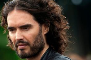 Βρετανία: Κατηγορίες για βιασμό και σεξουαλικές επιθέσεις κατά του κωμικού Ράσελ Μπραντ ανακοίνωσε η Μητροπολιτική Αστυνομία