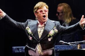 Ο Έλτον Τζον αποκαλύπτει τη μία συμβουλή που θα έδινε στον νεότερο εαυτό του: «Ποτέ μην πάρεις ναρκωτικά» - Κυκλοφορεί σήμερα το νέο του άλμπουμ 