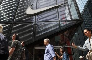 Από τη Nike στην Apple: Ποιες αμερικανικές εταιρείες κινδυνεύουν περισσότερο από τους δασμούς Τραμπ και τι διακυβεύεται για το παγκόσμιο εμπόριο