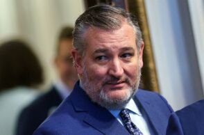 ΗΠΑ: Ο γερουσιαστής Τεντ Κρουζ προειδοποιεί πως οι δασμοί Τραμπ μπορεί να φέρουν ύφεση και εκλογικό «λουτρό αίματος» για τους Ρεπουμπλικανούς το 2026.