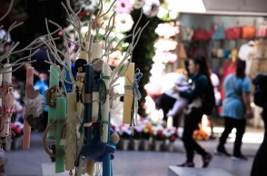 Λαμπάδες σε κατάστημα