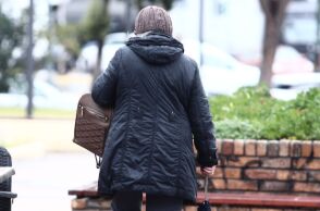 Πότε θα φυλάξουμε τελικά τα χειμερινά μας ρούχα - Ο καιρός αλλάζει τα σχέδιά μας