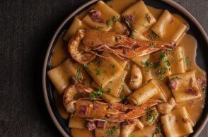 7 αθηναϊκές μακαρονάδες που μοσχοβολούν θάλασσα