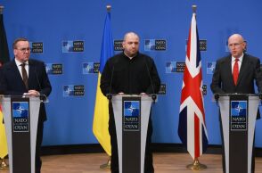 Οι ευρωπαίοι σύμμαχοι της Ουκρανίας δεσμεύτηκαν για νέα στρατιωτική βοήθεια 21 δισ. ευρώ - Έμφαση στην αεράμυνα και τα drones.