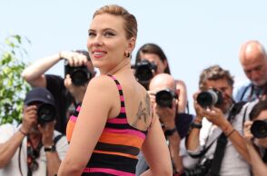 78ο Φεστιβάλ Καννών: Η Σκάρλετ Γιόχανσον στην οθόνη και πίσω από την κάμερα - Πρωταγωνιστεί στη νέα ταινία του Γουές Άντερσον και κάνει σκηνοθετικό ντεμπούτο