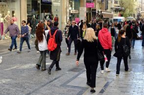 Εορταστικό ωράριο: Aνοιχτά τα καταστήματα αύριο, Κυριακή των Βαΐων - Οι ώρες λειτουργίας τους