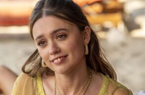 Η Έιμι Λου Γουντ καταδικάζει το SNL για σκετς που σατίριζε την εμφάνισή της - Η σταρ του White Lotus το χαρακτήρισε «κακόβουλο και μη αστείο».