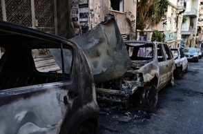Κατεστραμμένα οχήματα μετά τα επεισόδια στα Εξάρχεια