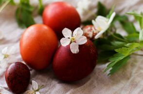 Βαμμένα κόκκινα αυγά