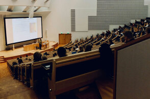 Ξένες ιδιωτικές πρωτοβουλίες στην εκπαίδευση