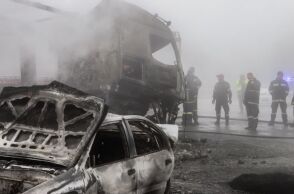 Πολύμυλος Κοζάνης: Το φορτηγό έπεσε με μεγάλη ταχύτητα στα ΙΧ και τα παρέσυρε - «Μίλησαν» τα βίντεο 