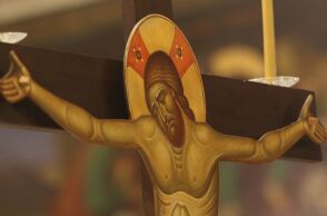 Μεγάλη Πέμπτη: «Σήμερον κρεμάται επί ξύλου» - Σήμερα η Σταύρωση του Χριστού - Κορυφώνεται το Θείο Δράμα