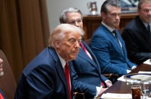 Τραμπ, ένας πρόεδρος που περιβάλλεται από κόλακες